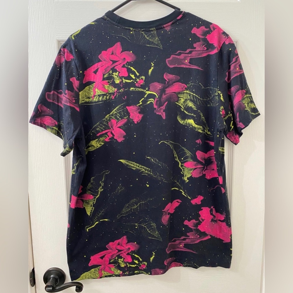 SOLD 🩷🖤 Nike Sportswear Pink Black Floral T-Shirt Neon Swoosh - Men Size Large - Picture 7 of 9
